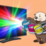 4色のインクをテレビに注いで光に変えるラッコ
