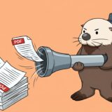 書類の束から要らないページを掃除機で吸い取るラッコ
